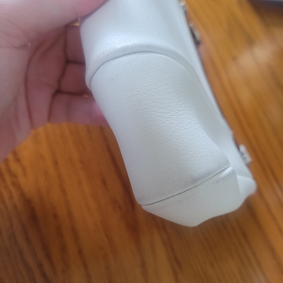 FERRAGAMO authentic vintage shoulder bag.  White leather with beautifulwood trim - Picture 7 of 9